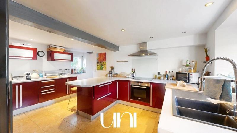 Maison - 210 m² - 6 pièces