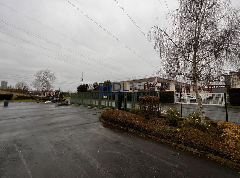 Entrepôt - 3 668 m²