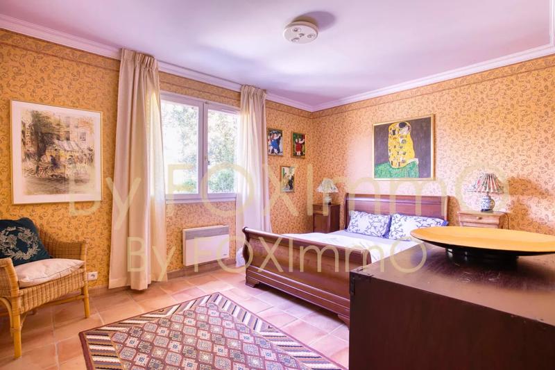 Villa - 269 m² - 9 pièces