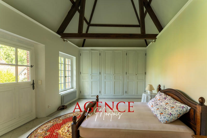 Propriété - 230 m² - 6 pièces