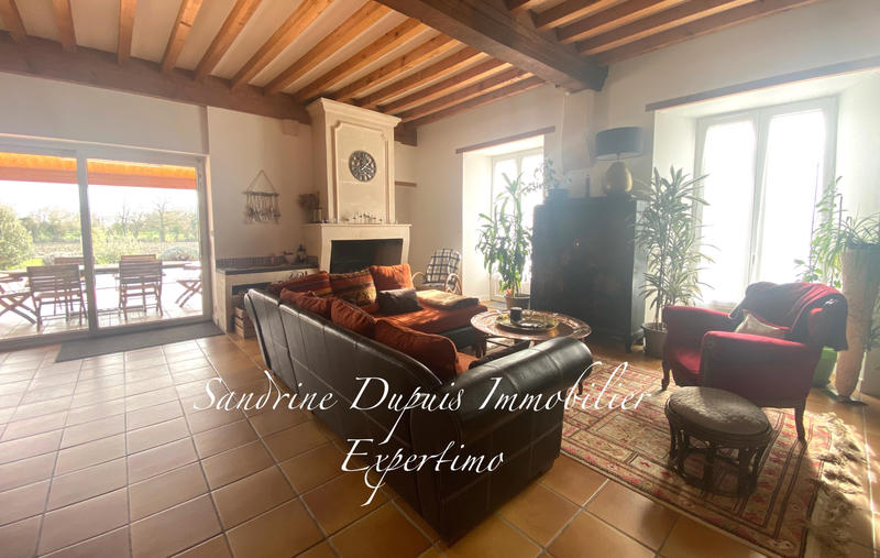 Maison - 230 m² - 9 pièces