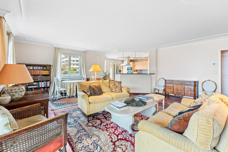 Appartement - 151 m² - 5 pièces