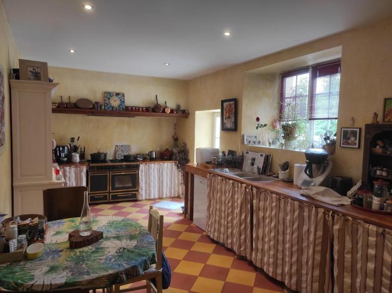 Maison - 460 m² - 18 pièces