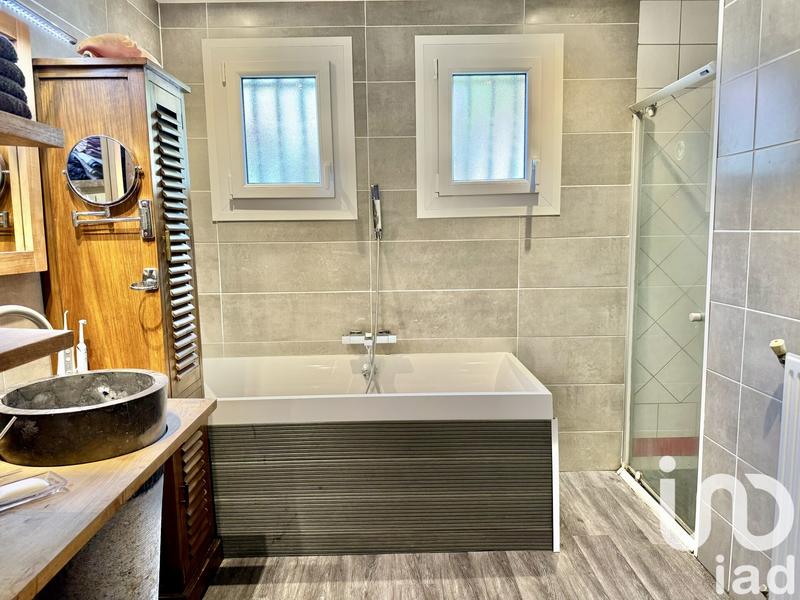 Maison - 250 m² - 9 pièces