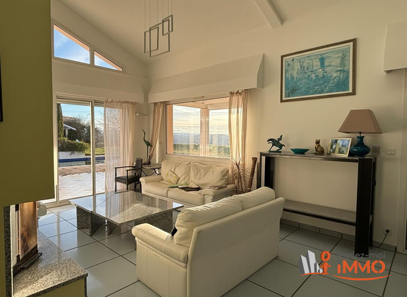 Maison - 220 m² - 8 pièces