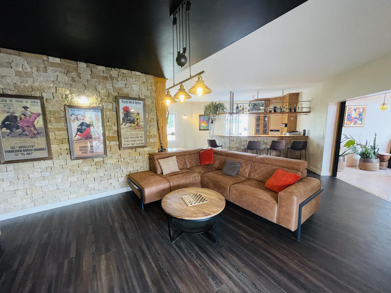 Maison - 270 m² - 6 pièces