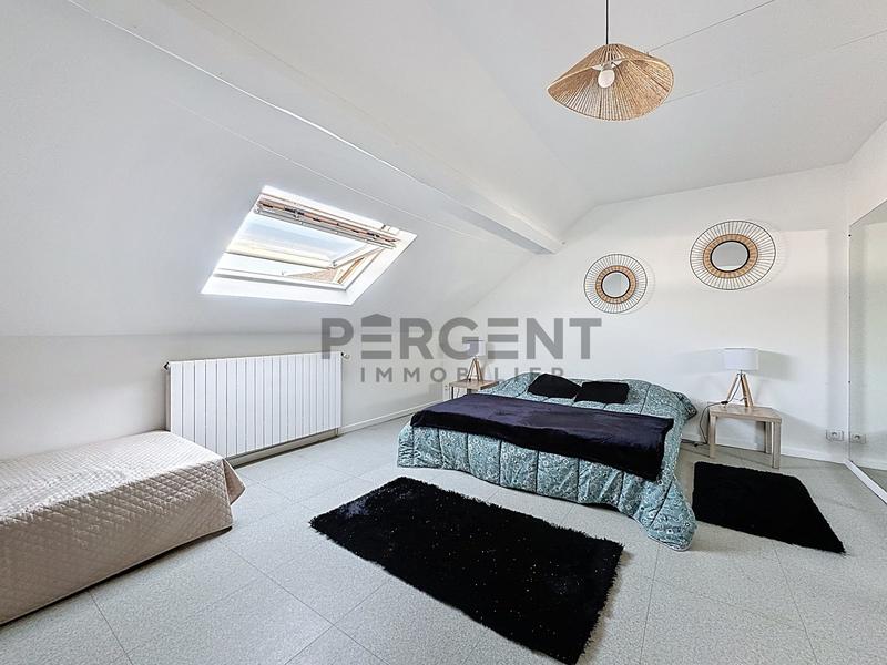 Maison - 211 m² - 10 pièces