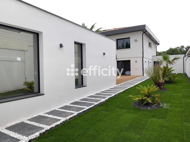 Villa - 686 m² - 14 pièces