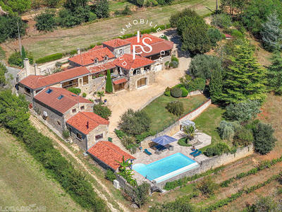 Maison - 448 m² - 16 pièces