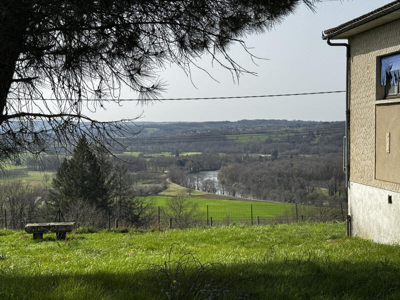 Maison - 1 000 m² - 35 pièces