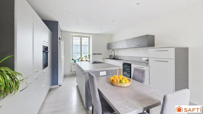 Maison - 200 m² - 8 pièces