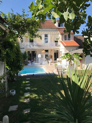 Maison - 208 m² - 7 pièces