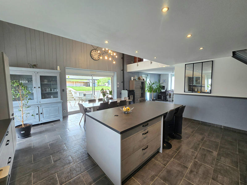 Maison - 259 m² - 6 pièces