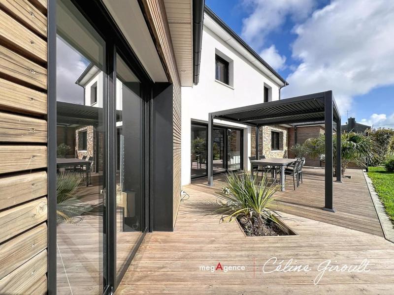 Maison - 283 m² - 11 pièces