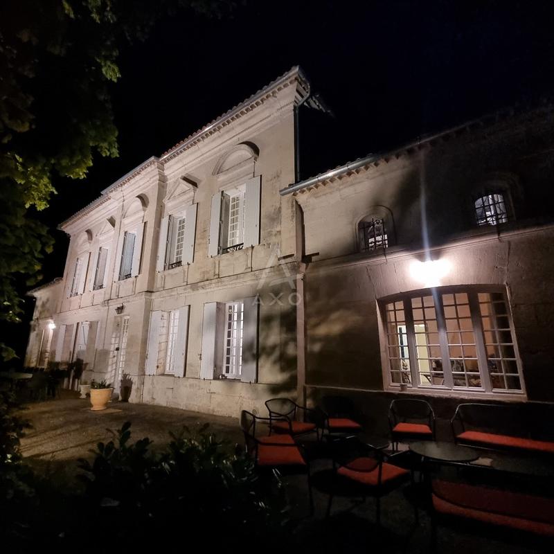 Maison - 342 m² - 8 pièces