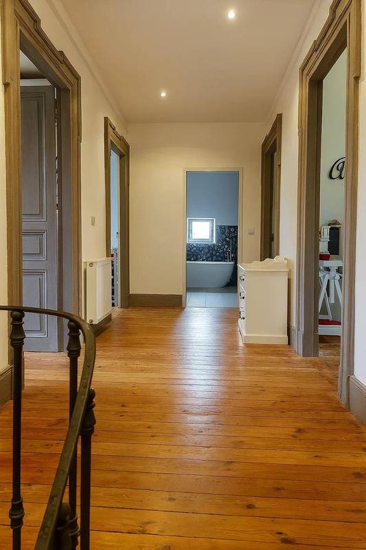 Maison - 262 m² - 9 pièces