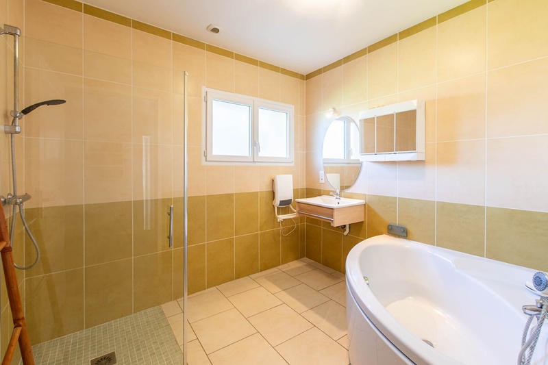 Maison - 259 m² - 10 pièces