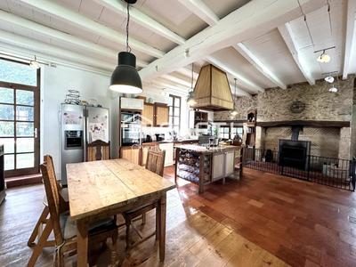 Maison - 282 m² - 7 pièces