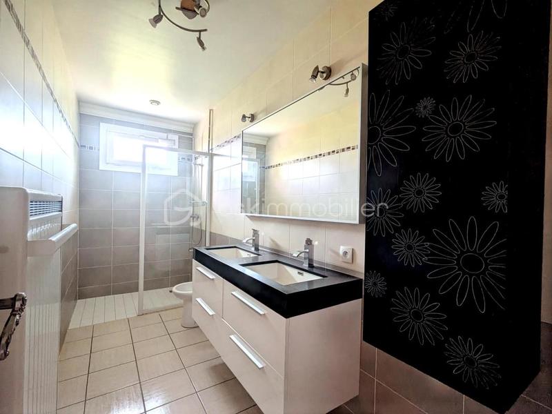 Maison traditionnelle - 186 m² - 8 pièces