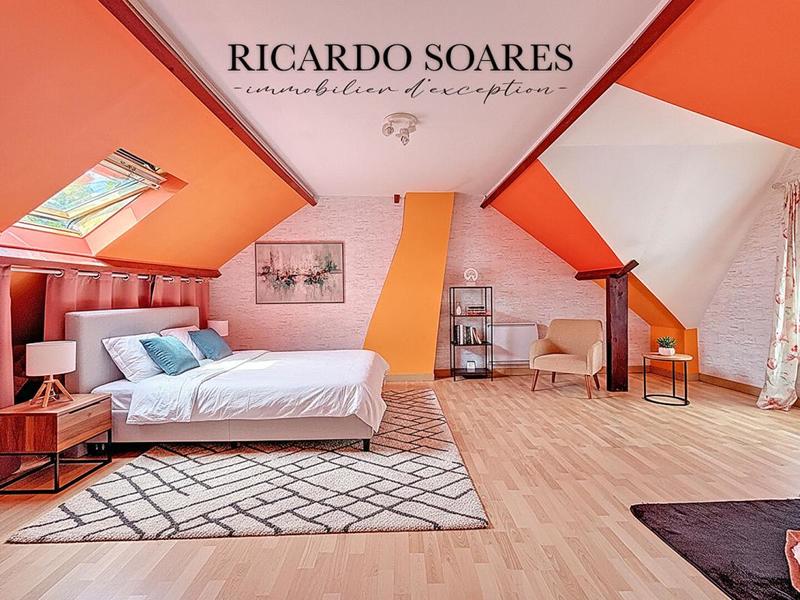 Maison - 277 m² - 10 pièces