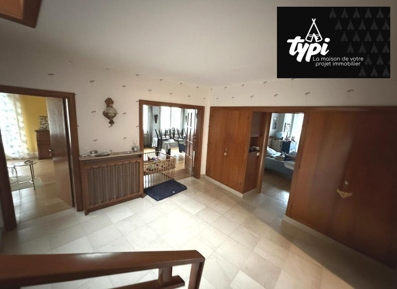 Maison - 260 m² - 7 pièces