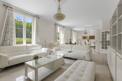 Maison - 298 m² - 10 pièces