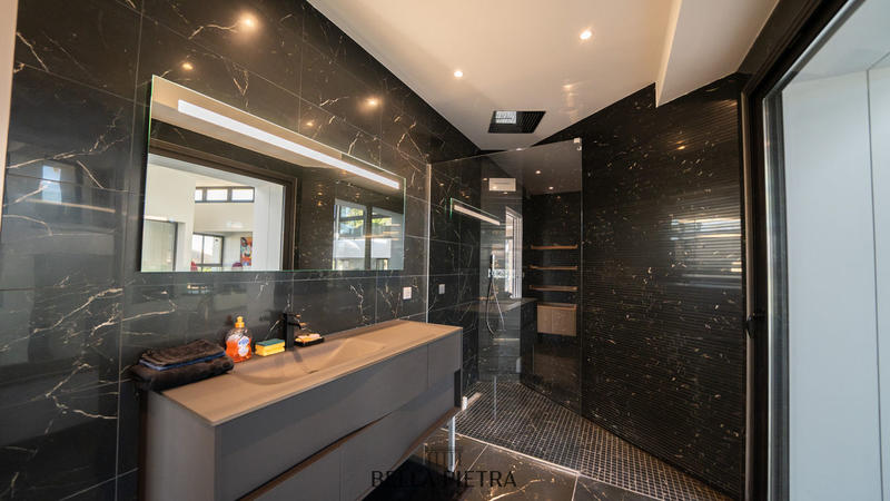 Maison - 800 m² - 14 pièces