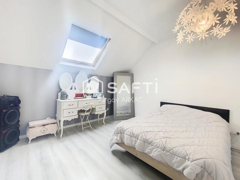 Maison - 236 m² - 8 pièces