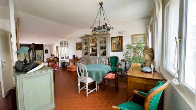 Maison - 320 m² - 12 pièces