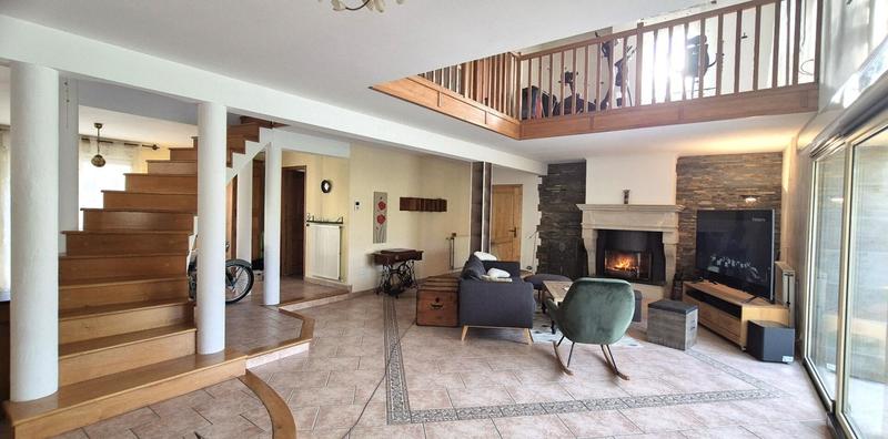 Propriété - 225 m² - 10 pièces