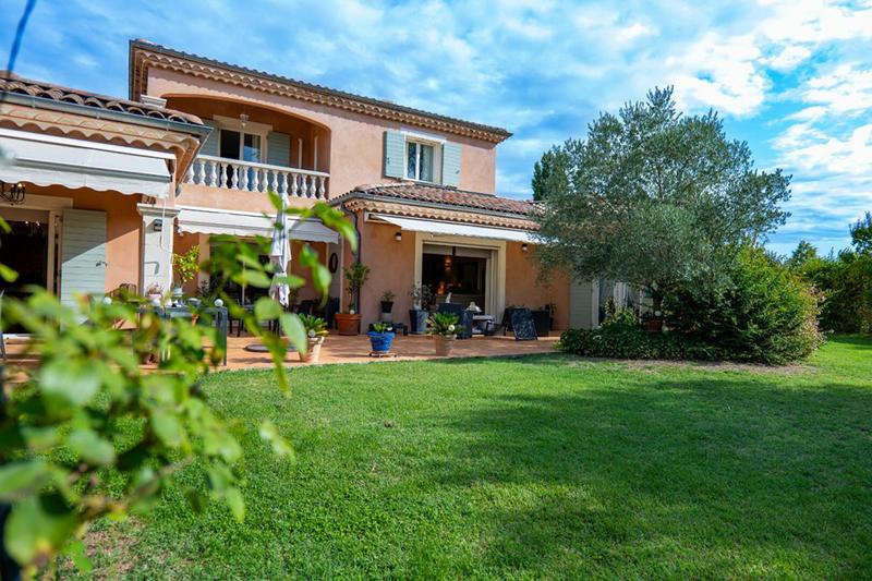 Maison - 205 m² - 7 pièces