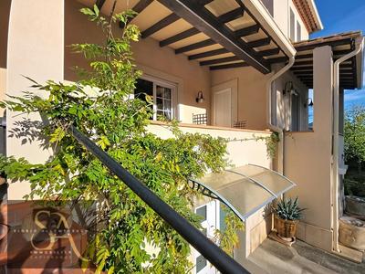 Propriété - 377 m² - 10 pièces