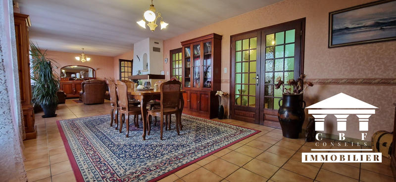 Maison - 289 m² - 11 pièces