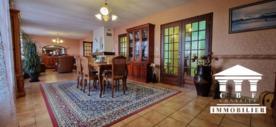 Maison - 289 m² - 11 pièces