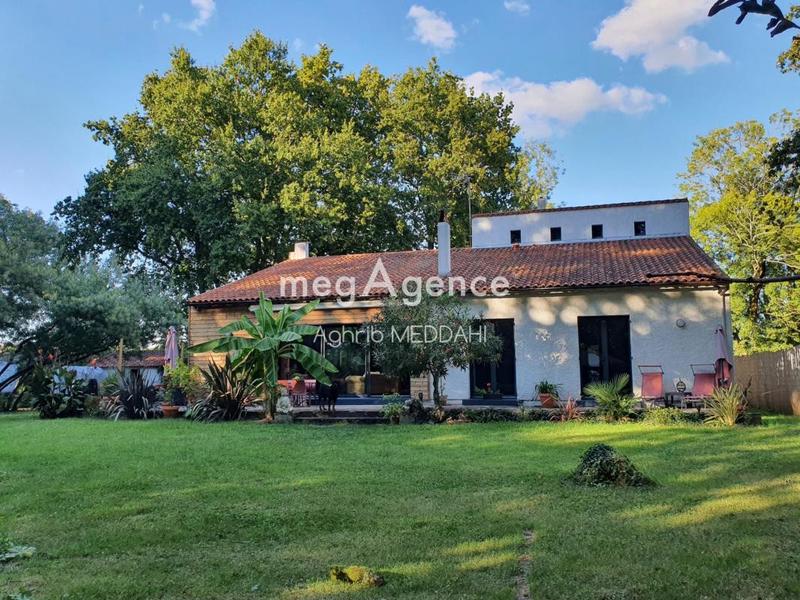 Maison - 180 m² - 7 pièces