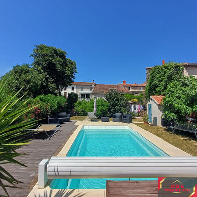 Maison de village - 250 m² - 8 pièces