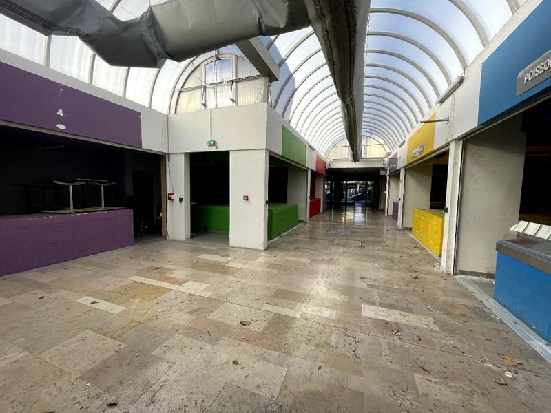 Local commercial - 616 m²