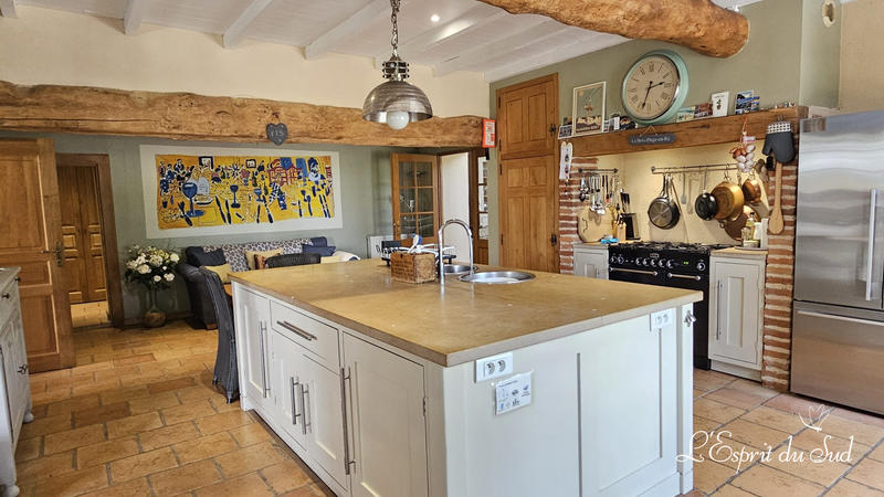 Maison - 298 m² - 10 pièces