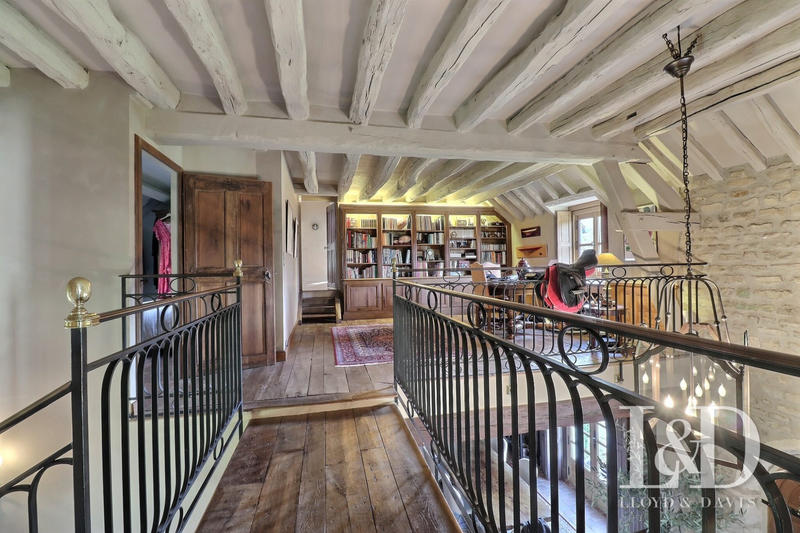 Maison - 303 m² - 10 pièces