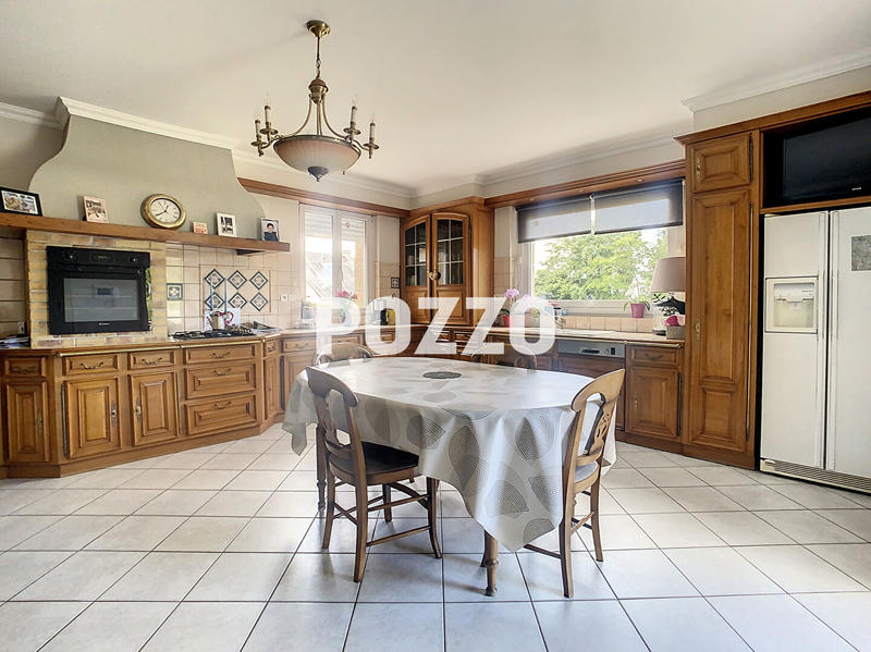 Maison - 244 m² - 8 pièces