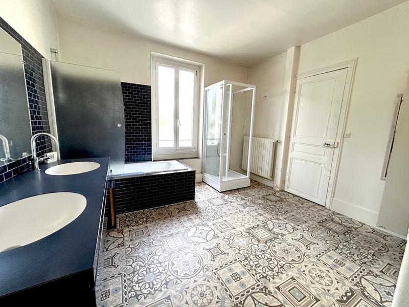 Maison - 178 m² - 8 pièces