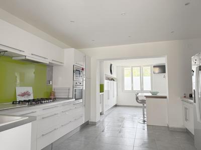 Maison - 185 m² - 7 pièces