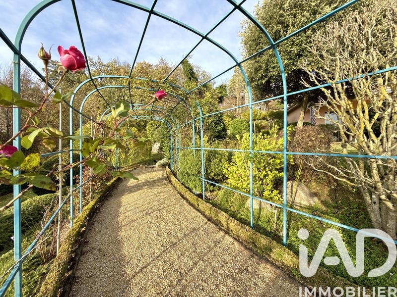 Maison - 210 m² - 8 pièces