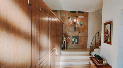 Maison - 280 m² - 8 pièces