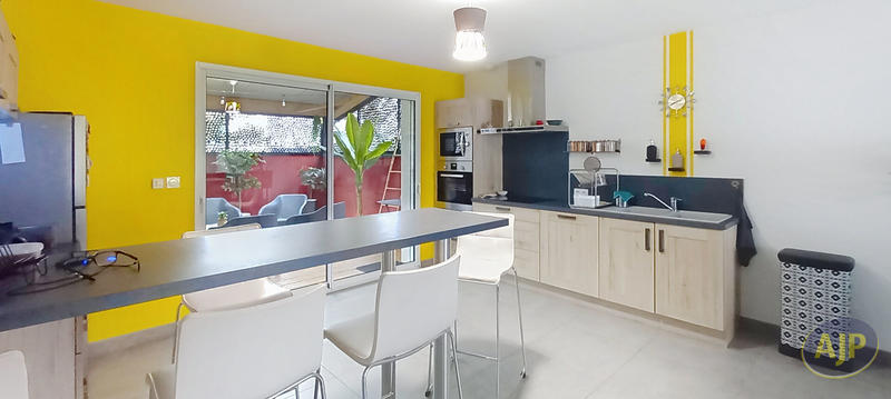 Maison - 96 m² - 5 pièces