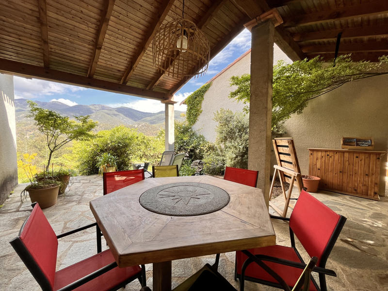 Maison - 260 m² - 8 pièces