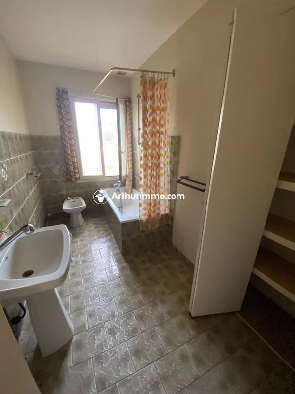 Maison - 90 m² - 5 pièces