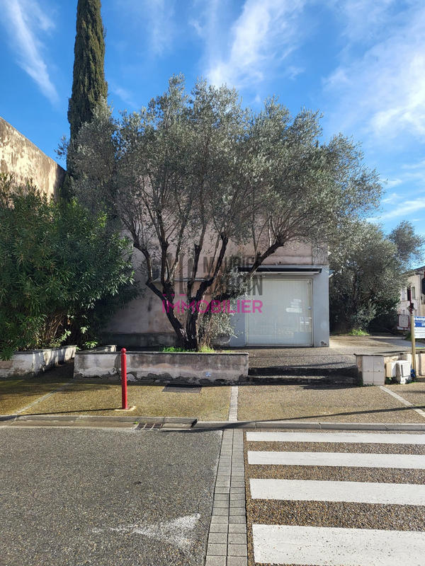 Local commercial - 130 m² - 7 pièces