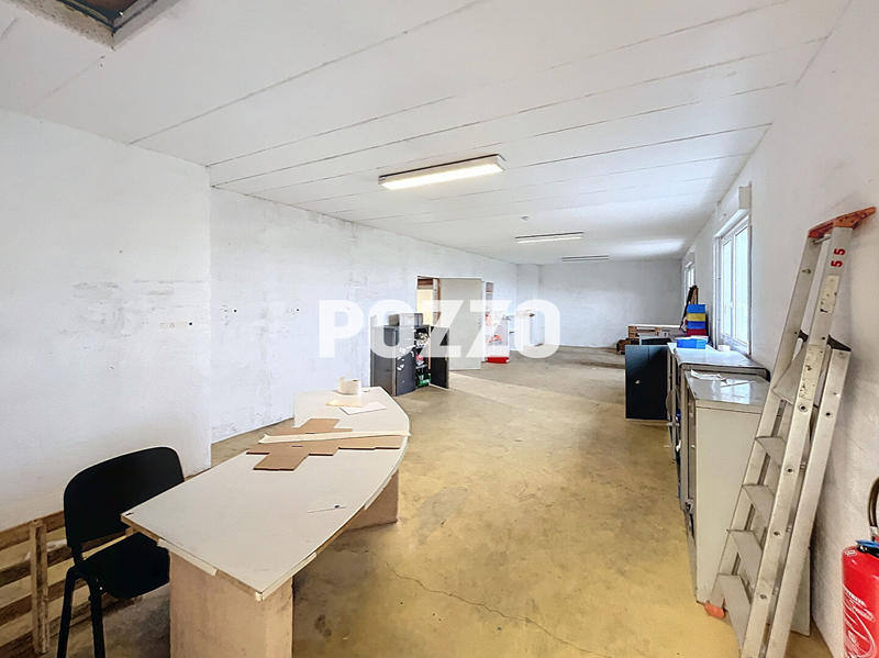 Local d'activité / Entrepôt - 1 098 m² - 9 pièces
