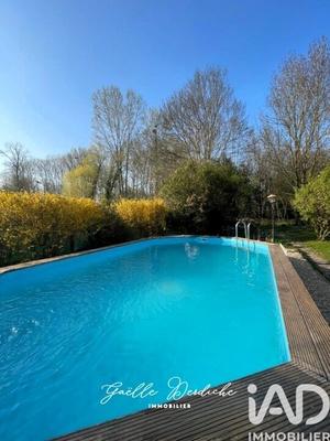 Maison - 210 m² - 6 pièces